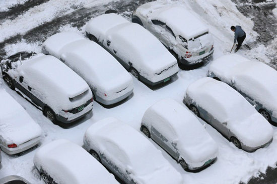 韓國一架客機(jī)降落時因大雪滑出跑道