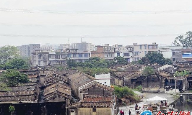 首趟深廈鐵路試運(yùn)行 動(dòng)車外風(fēng)景如畫