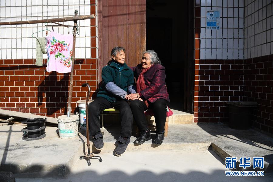 （社會(huì)）（3）“86歲”和“72歲”的鄰里姐妹情