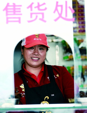 女老板為店員設(shè)特殊店規(guī)：撿到東西必須交還失主