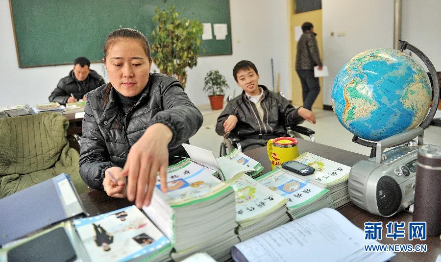 （走基層 聽民聲）（1）最美麗的老師 最堅強的母親