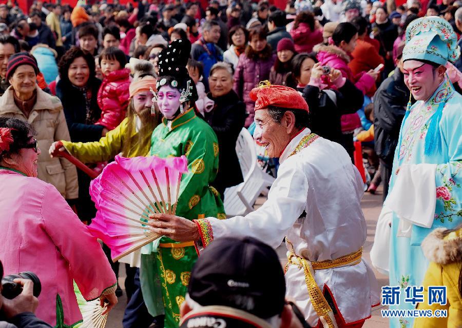 （社會(huì)）（4）社區(qū)鬧元宵 歡樂鄰里情 