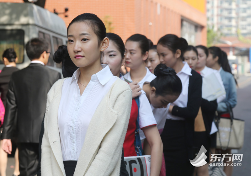 東航2015空姐招聘現(xiàn)場美女云集