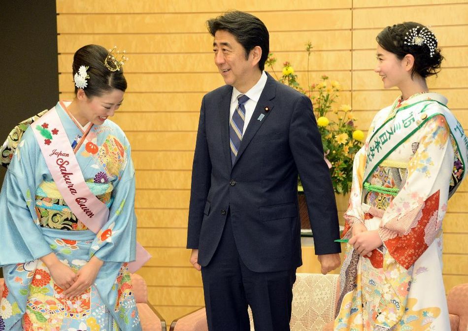 安倍接見日本櫻花女王、綠色女神