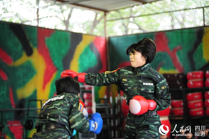 對抗賽，打出不一樣的風(fēng)采。（圖片由四川武警涼山支提供）